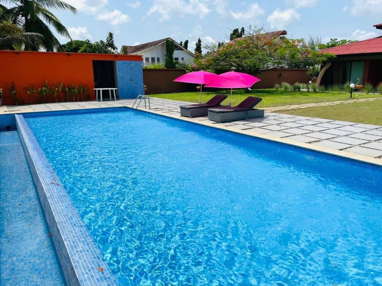 Villa avec grande piscine